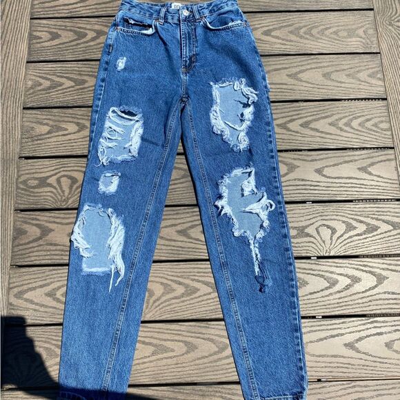 BDG Mom High Rise Urban Outfitters Distressed Dark Wash Jeans Size 25 or 0 - Picture 6 of 8